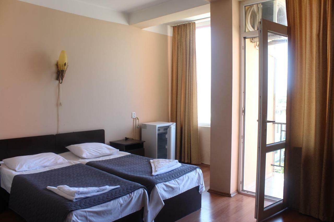 Eleganti Hotel Batumi Esterno foto