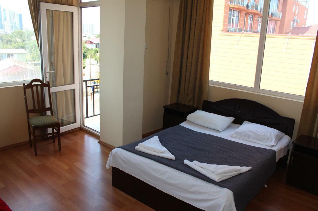 Eleganti Hotel Batumi Esterno foto