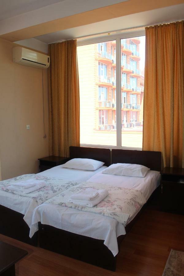 Eleganti Hotel Batumi Esterno foto